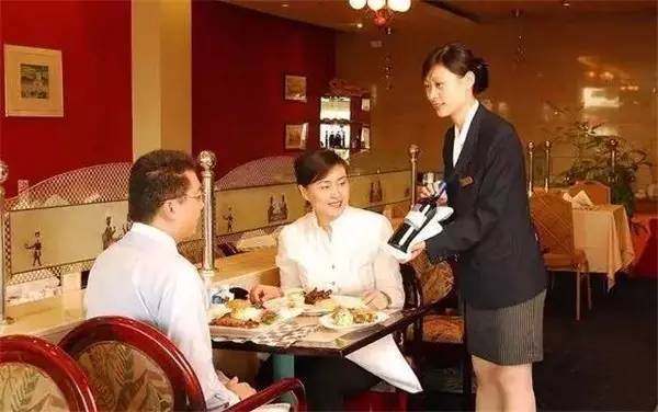 一位90后女服務(wù)員的內(nèi)心獨(dú)白 餐飲服務(wù)，真的沒前途嗎？